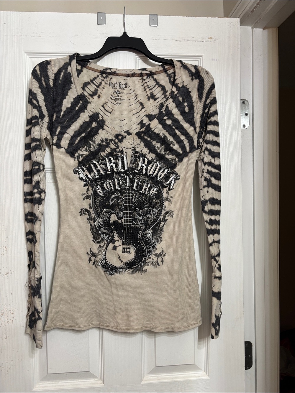 Hard Rock Cafe Black and Cream Tie-Dye Long Sleeve Graphic Top